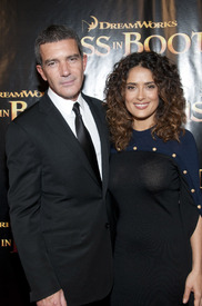 Salma Hayek at the premiere of Puss in Boots in San Francisco 19.10.2011_02.jpg