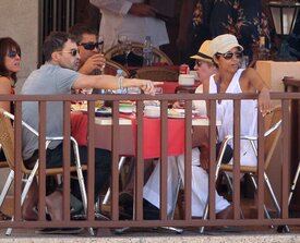 Halle Berry out for dinner in Palma de Mallorca 6.10.2011_03.jpg