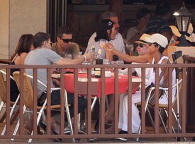 Halle Berry out for dinner in Palma de Mallorca 6.10.2011_13.jpg