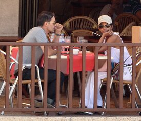 Halle Berry out for dinner in Palma de Mallorca 6.10.2011_15.jpg