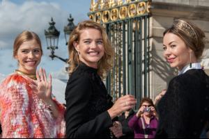 Natalia+Vodianova+Valentino+Arrivals+Paris+DTztXllnCgfl.jpg
