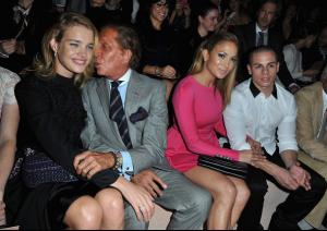 Natalia+Vodianova+Valentino+Front+Row+Paris+k44IG3CXbh1l.jpg