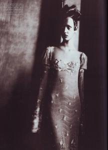 Vogue_Italia_March_1999_Atelier_by_paolo_roversi015.jpg