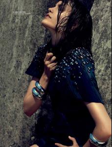 Luciana_Curtis_by_Santiago_Sierra_for_Elle_Mexic.jpg