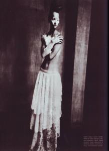 Vogue_Italia_March_1999_Atelier_by_paolo_roversi009.jpg