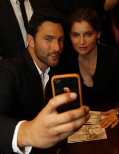 Noah-Mills-e-Laetitia-Casta.jpg