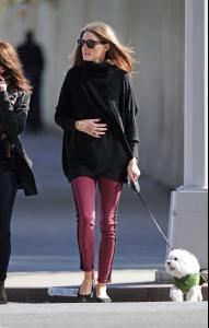 celebrity-paradise_coukyvj10-22 - walks her dog in Brooklyn (3).jpg