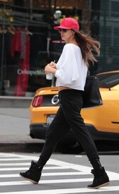 Irina_Shayk_in_New_York_u_F8e_Uk_IFQm_Al.jpg