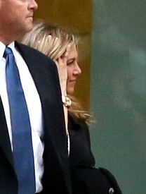 Jennifer_Aniston_Out_in_Boston_h_VXc_JCf_Ftt_Ol.jpg