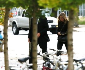 Jennifer_Aniston_Out_in_Boston_ni_XZa_Xn8jd5l.jpg