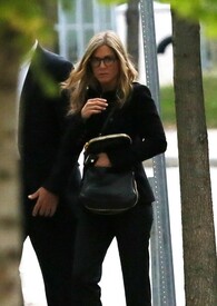 Jennifer_Aniston_Out_in_Boston_Tdj_GC6_OW4aml.jpg