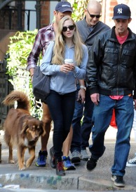 Preppie_Amanda_Seyfried_out_in_NYC_1.jpg