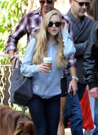 Preppie_Amanda_Seyfried_out_in_NYC_6.jpg