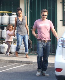 Halle Berry out and about in Brentwood 5.10.2012_01.jpg