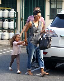 Halle Berry out and about in Brentwood 5.10.2012_09.jpg