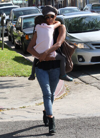 Halle Berry out and about in Los Angeles 19.10.2012_01.jpg