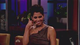 Halle Berry on the Tonight Show with Jay Leno 22.10.2012_08.jpg