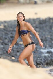 alex_morgan_and_sydney_leroux_in_bikinis_on_the_beach_in_hawaii_8.jpg