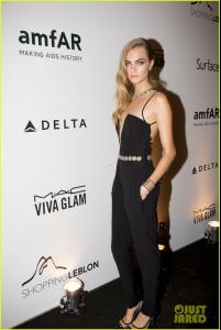 cara_delevingne_busy_week_in_rio_05.jpg