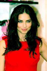 Adriana-Lima_Chgo_2010-12-10_photoby-Bielawski.jpg