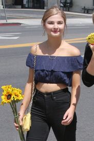 stefanie-scott-out-in-la_2.jpg
