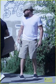 004_leonardo-dicaprio-hangs-out-with-tobey-m.jpg