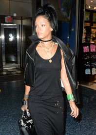 Rihanna (2).jpg