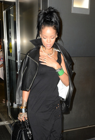 Rihanna (14).jpg