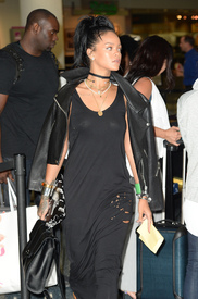Rihanna (22).jpg