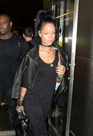 Rihanna (32).jpg
