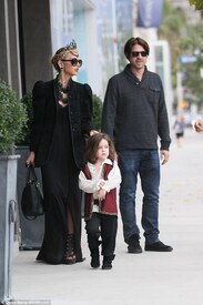 1414786874749_wps_62_Rachel_Zoe_and_family_out.jpg