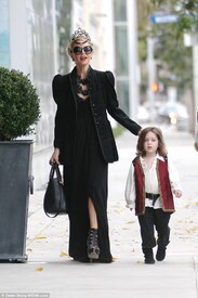 1414786908450_wps_64_Rachel_Zoe_and_family_out.jpg