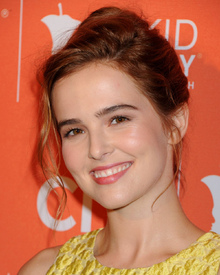 tduid300011_ZoeyDeutch.jpg