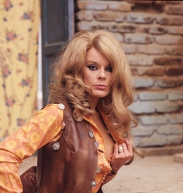 Elke Sommer097.jpg