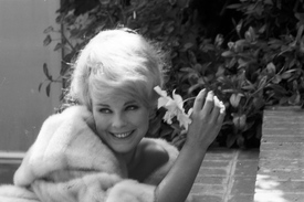 Elke Sommer198.jpg