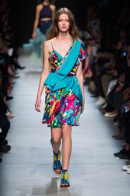 leonard-spring-summer-2016-pfw22Aia_Busk.jpg