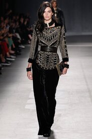 h-and-m-balmain-runway-fall-2016-01.jpg