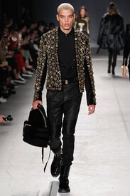 h-and-m-balmain-runway-fall-2016-04.jpg