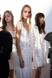 Chloe_Spring_2016_Backstage_Z8ohHIzbxcPx.jpg