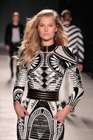 Toni_Garrn_BALMAIN_X_H_Collection_Launch_Runway.jpg