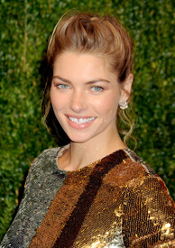Jessica_Hart_10_1.jpg
