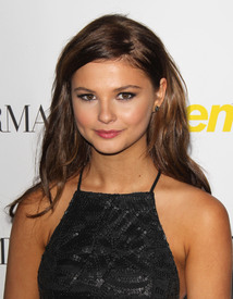 Stefanie_Scott_07.jpg