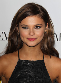 Stefanie_Scott_09.jpg