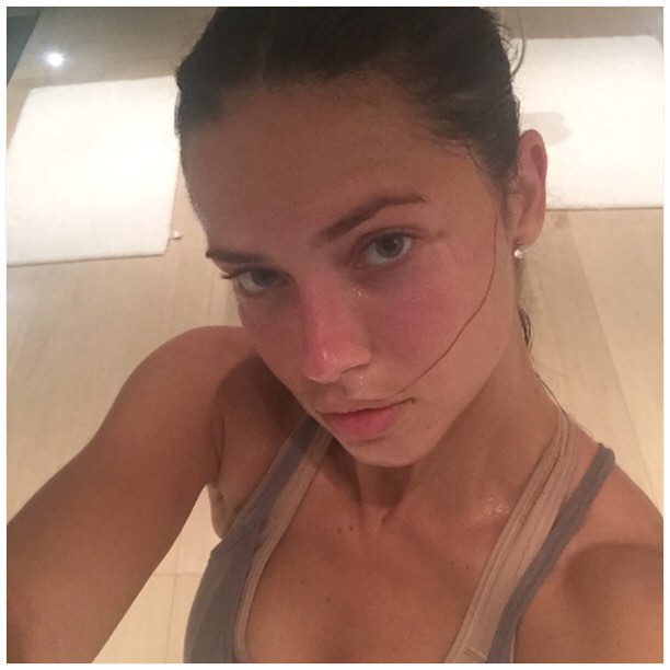 Adriana Lima Shares No Makeup Post