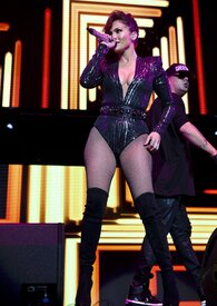 jlo281015BZNimage1.jpg