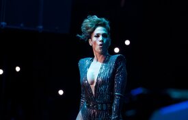 jlo281015BZNimage7.jpg