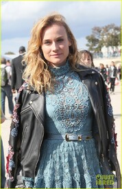 diane-kruger-elie-saab-pfw-show-09.jpg