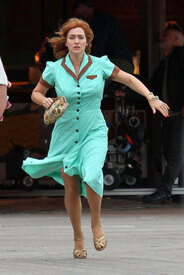 KateWinslet_Brooklyn092816_42.jpg