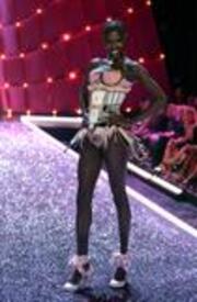 th_celebrity_city_Victoria_Secrets_Models_Show_64.jpg