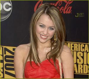 miley_cyrus_amas_07_01.jpg